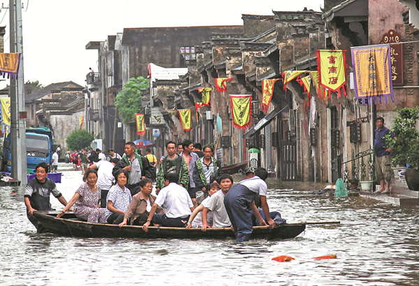 Second Yangtze warning issued on flooding peak