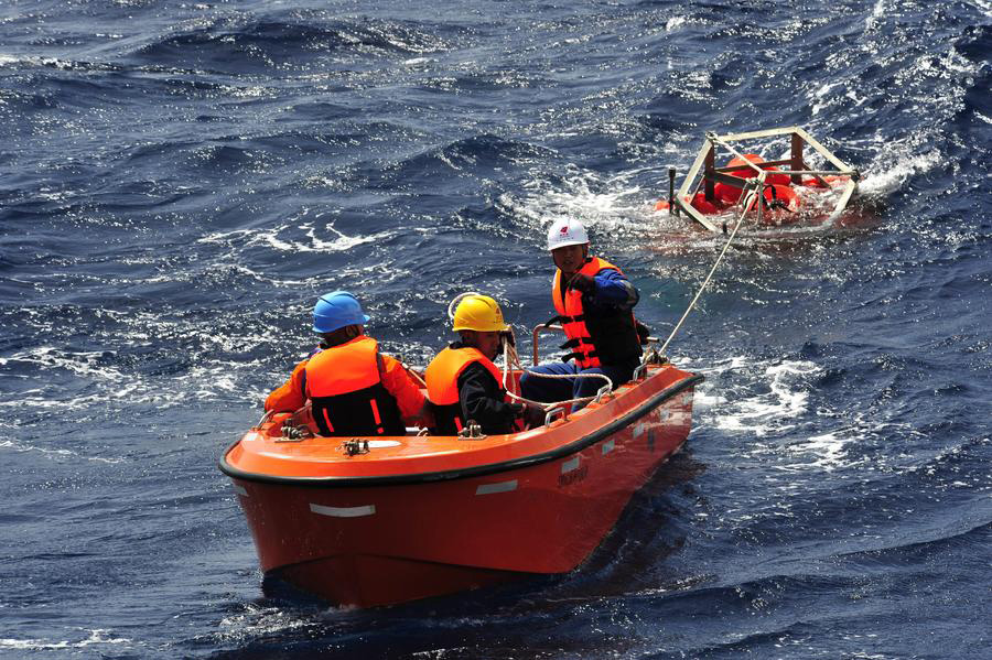 China's submersible finishes research in New Britain Trench