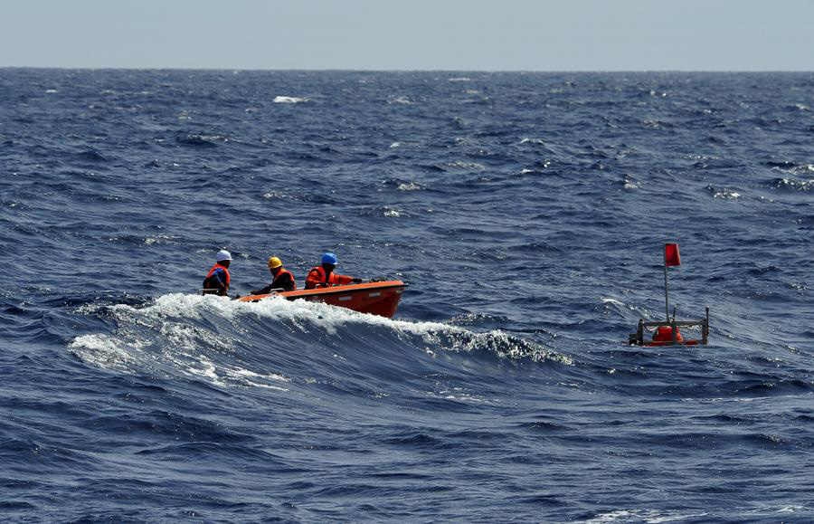 China's submersible finishes research in New Britain Trench