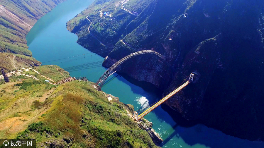 One of longest arch bridges in China successfully closed