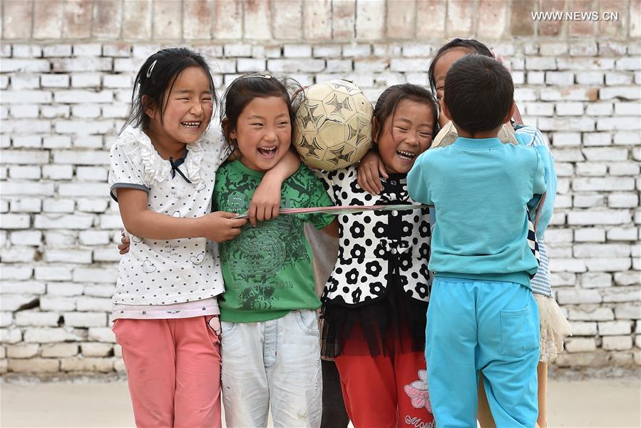 Tears and smiles: Ordinary lives of Chinese people in 2016