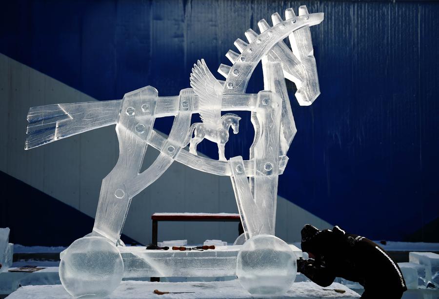 Ice sculptures brighten up winter in Harbin