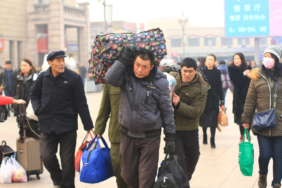 On the way home: Spring Festival travel rush to begin