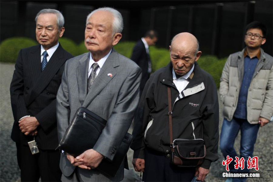 Members of Japanese delegation mourn for victims in Nanjing Massacre