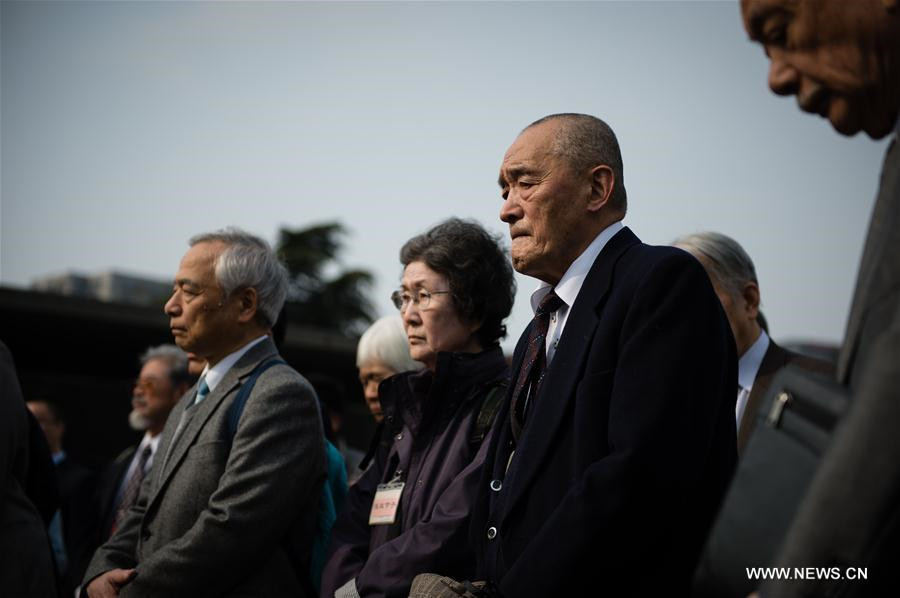 Members of Japanese delegation mourn for victims in Nanjing Massacre