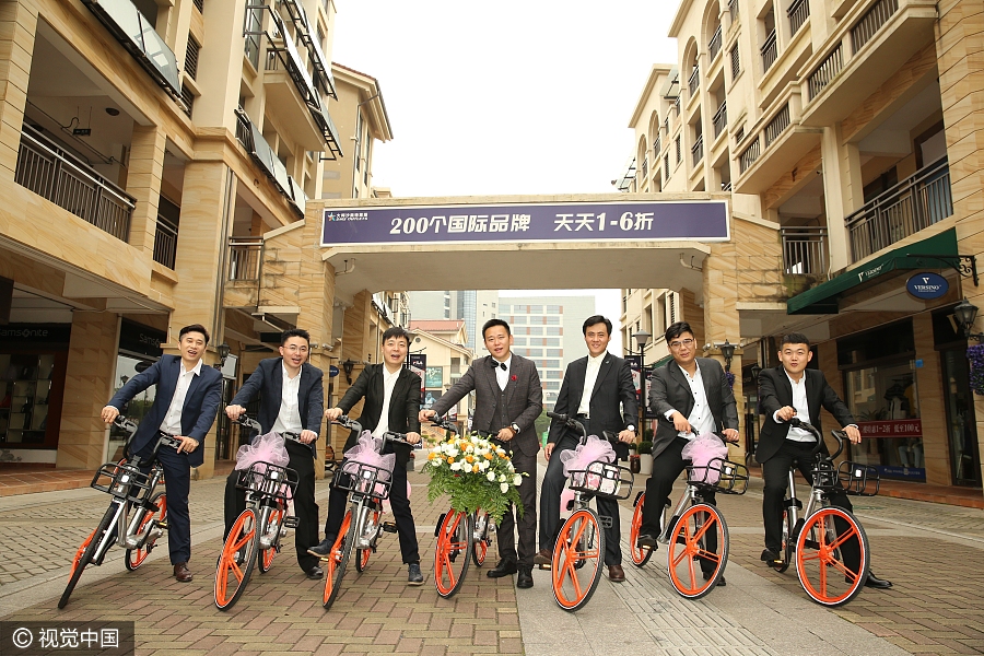 Sharing is caring: Newlyweds take bike-sharing ride