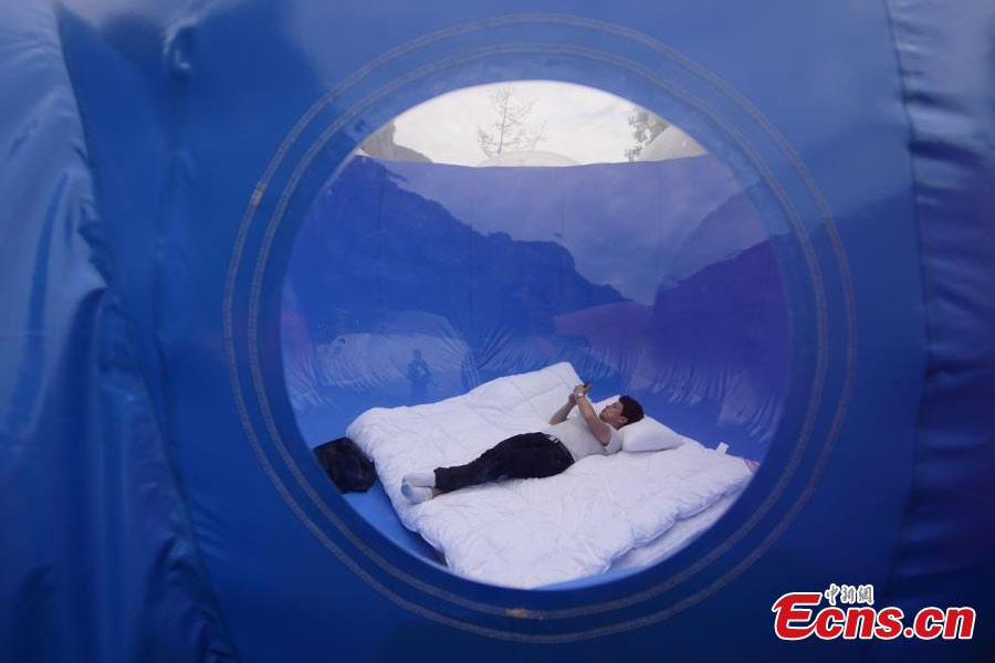 Sleep under a transparent dome