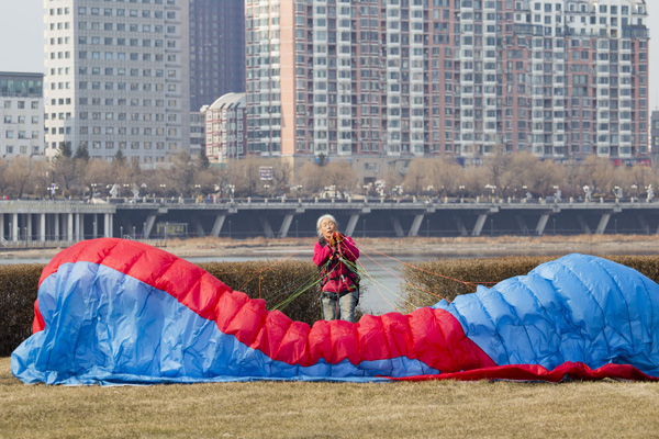 Grandma pursues her dream to fly