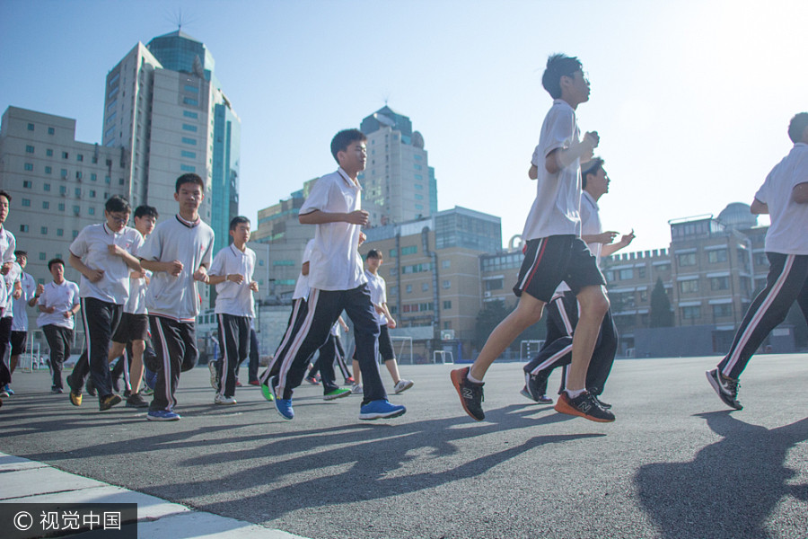 Students knuckle down ahead of <EM>gaokao</EM>