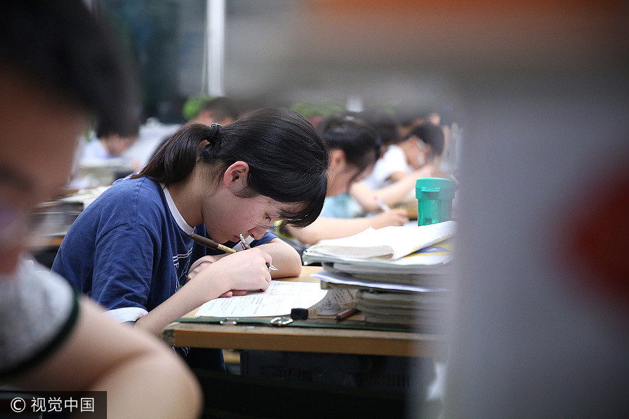 Students knuckle down ahead of <EM>gaokao</EM>