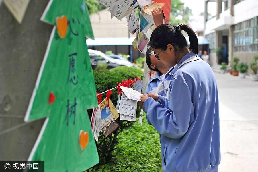 Students knuckle down ahead of <EM>gaokao</EM>