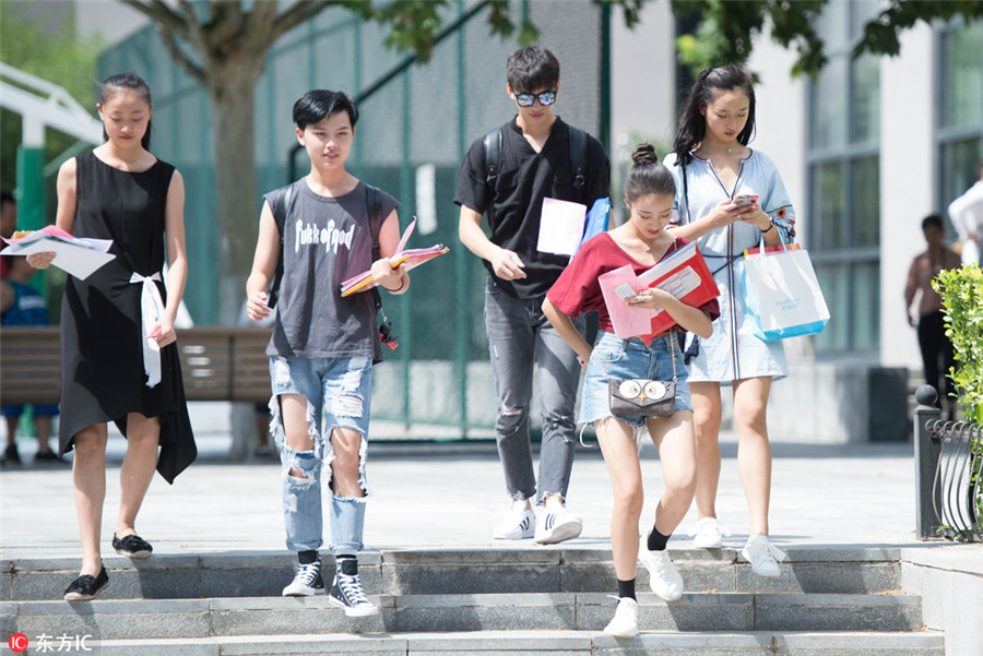 Freshmen start new life in college