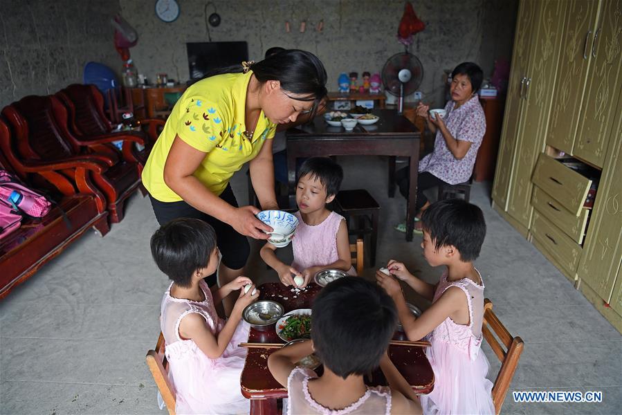 Anti-poverty story of quadruplets family in Jiangxi