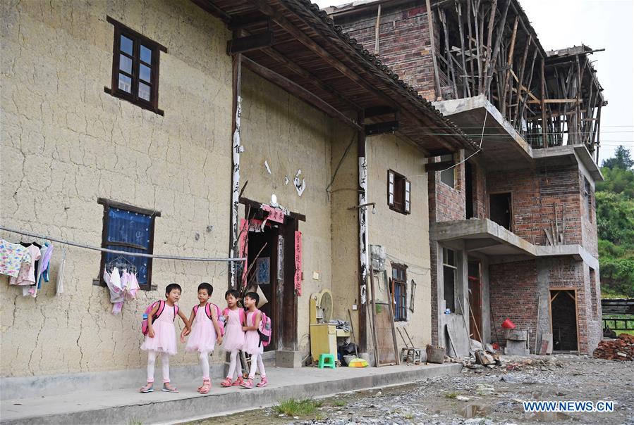 Anti-poverty story of quadruplets family in Jiangxi