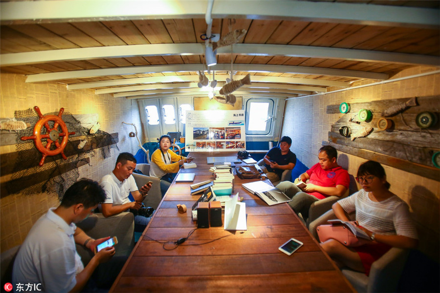 Floating library in island province Hainan