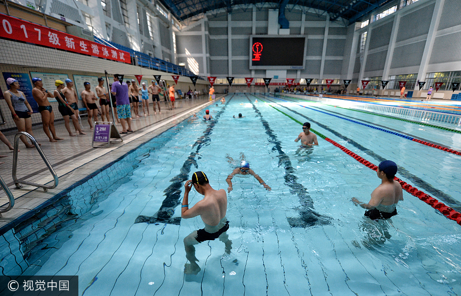 Tsinghua students take swimming test to get degree