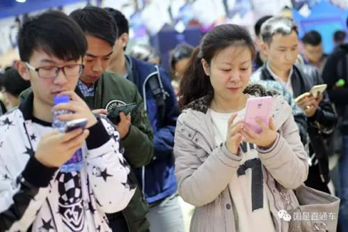 Chinese spend billions of hours on social media, long enough to build 109 pyramids!