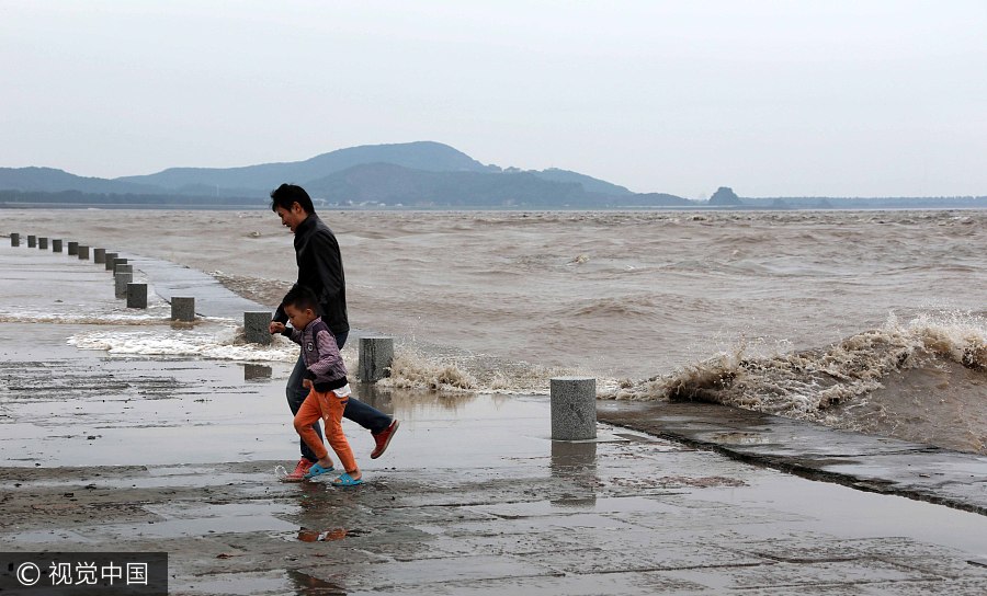 Soaring tides amaze spectators