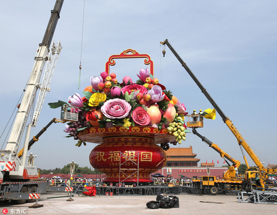 Beijing starts fitting giant flower terrace on Tian'anmen Square