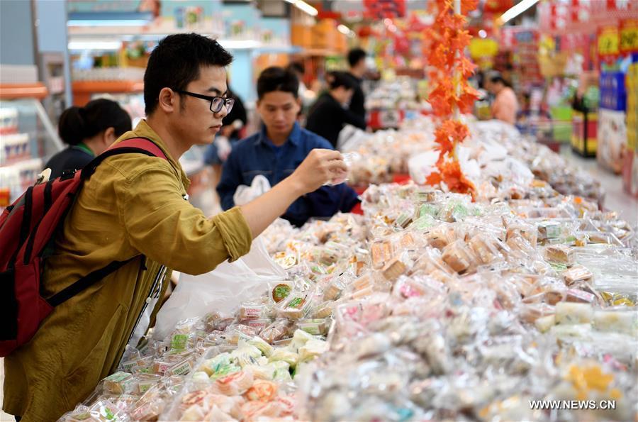 Full moon lightens Mid-Autumn Festival