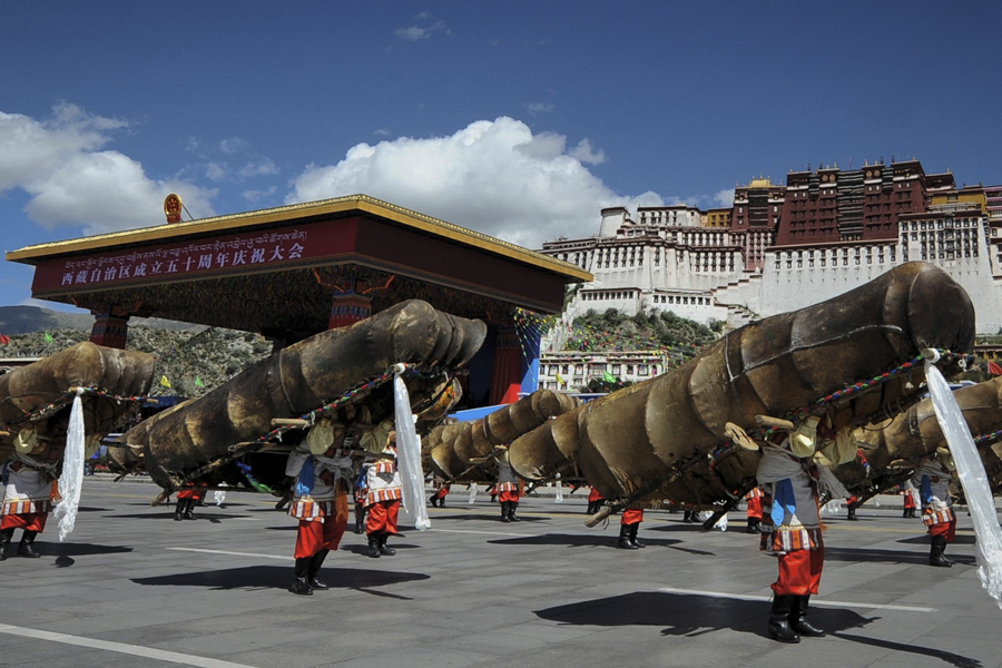 Grand ceremony held to mark Tibet's anniversary