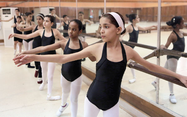 School of performing arts survives in Baghdad