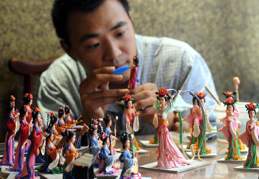 Folk artist makes pretty dough figurines