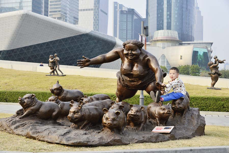 Large women brighten life in Guangzhou