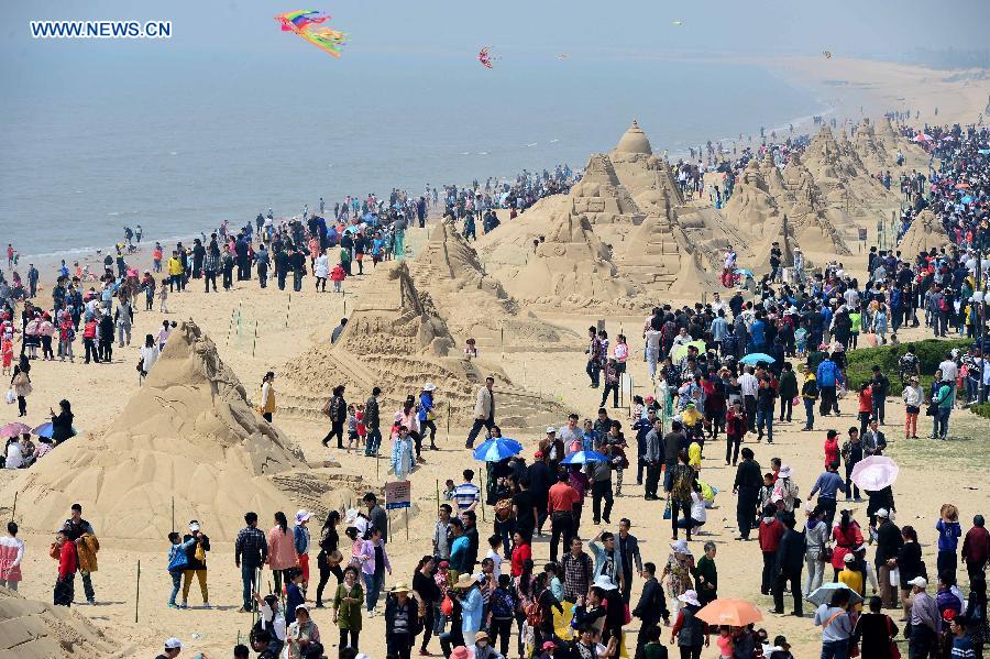 Sand sculpture festival kicks off in Weihai