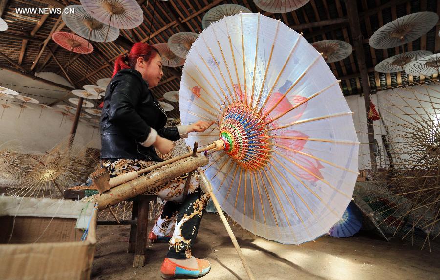 Oil paper umbrellas made in Sichuan