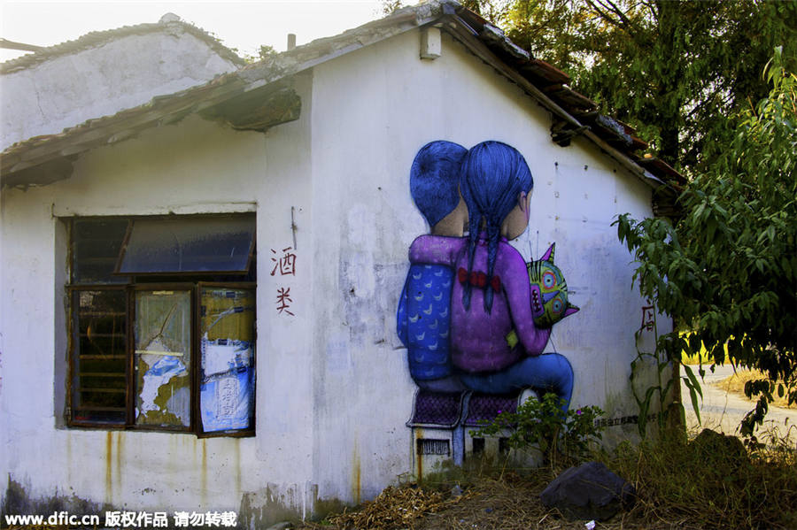 French artist adds color to China's countryside