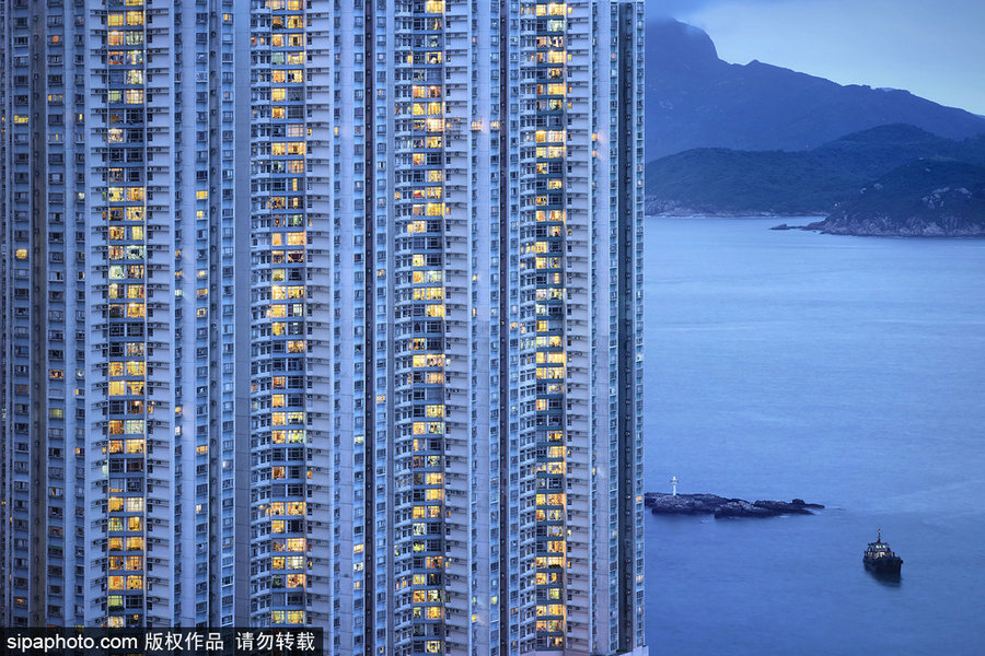 French photographer captures 'The Blue Moment' in HK