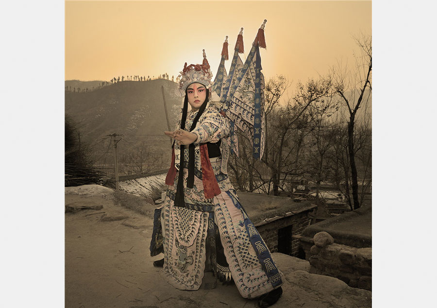 Photographer captures folk opera performers in the countryside