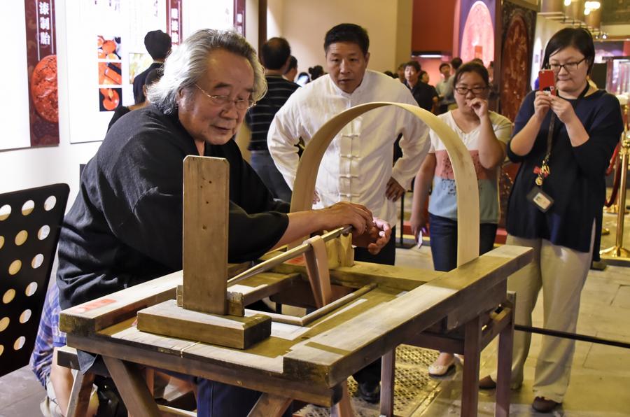 Beijing Taimiao Temple stages superb crafts show