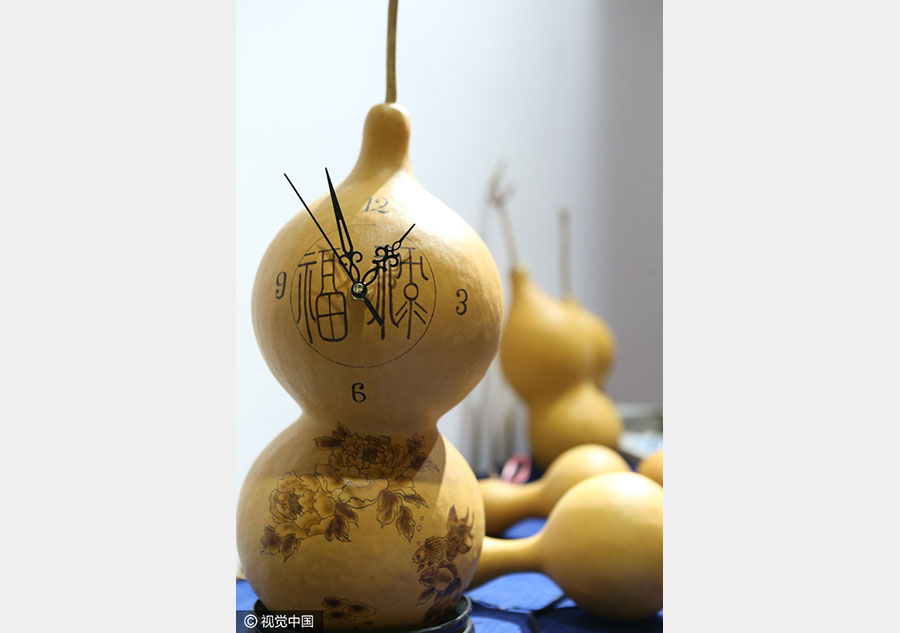 Gourd creative crafts showcased in Shanghai