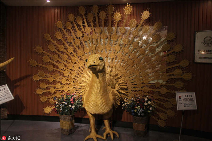 Vivid wicker-made animals on show in Shandong