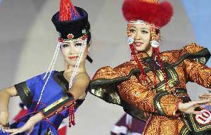 Mongolian ethnic costume show in Hulunbuir