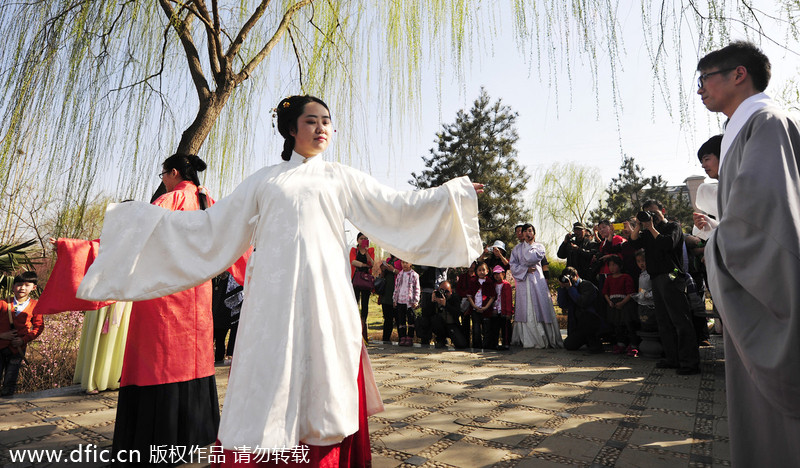 Luoyang traditional flower festival