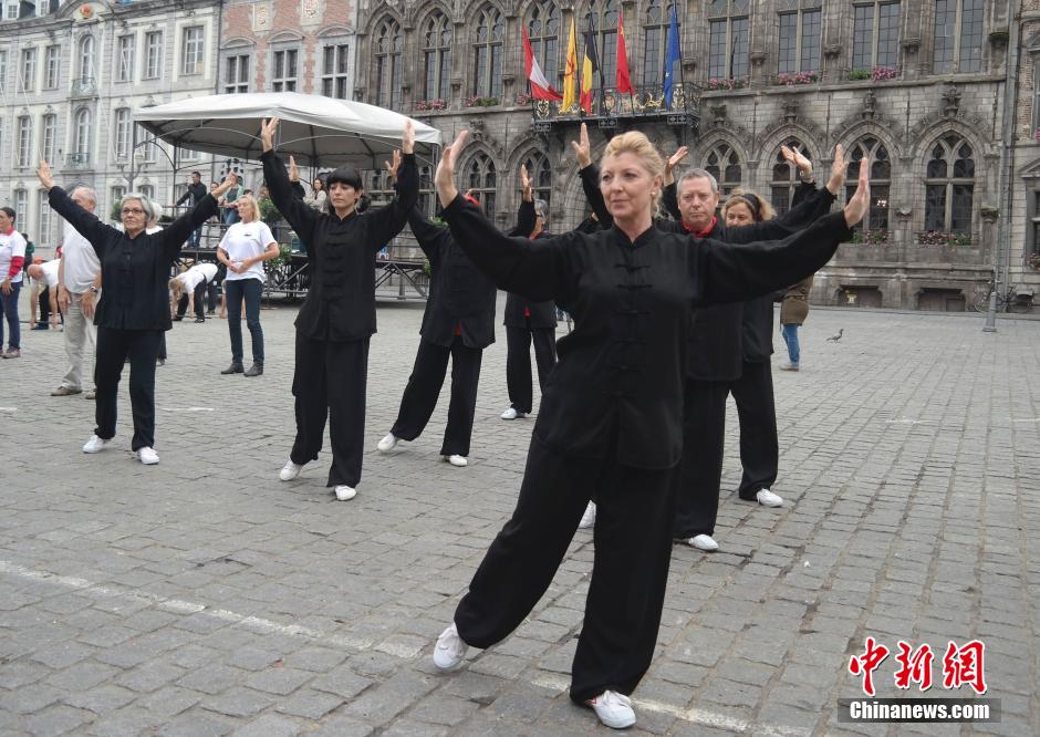 Chinese <EM>qigong</EM> gets popular in the world