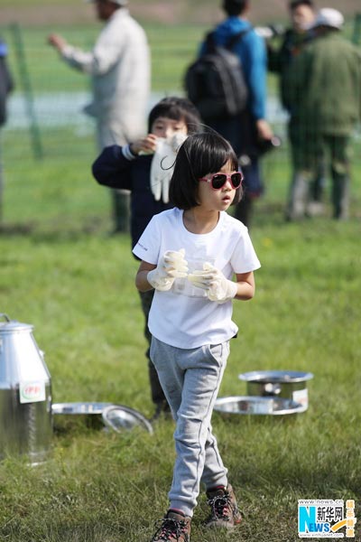 'Dad Where're We Going?' on Hulunbuir grassland