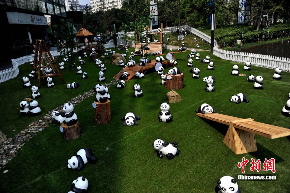 300 'Pandas' shown in Beijing