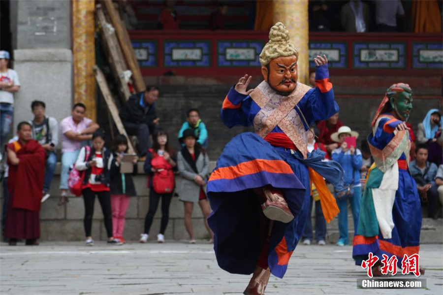 'Tiao Qian' ceremony held at ancient Taer Monastery