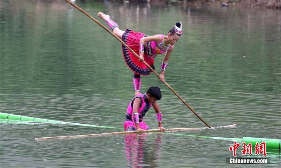 Traditional single bamboo drifting