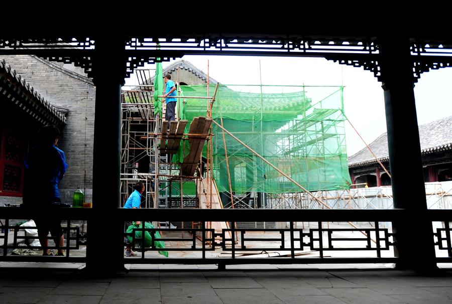 The Royal Stage of Imperial Palace in Shenyang under repair