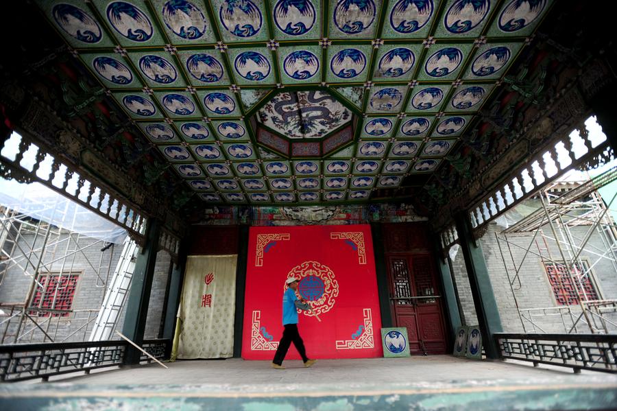 The Royal Stage of Imperial Palace in Shenyang under repair