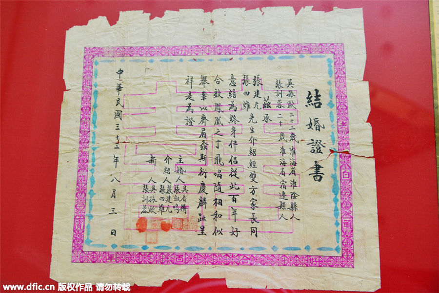 Nanjing displays ancient marriage, divorce certificates