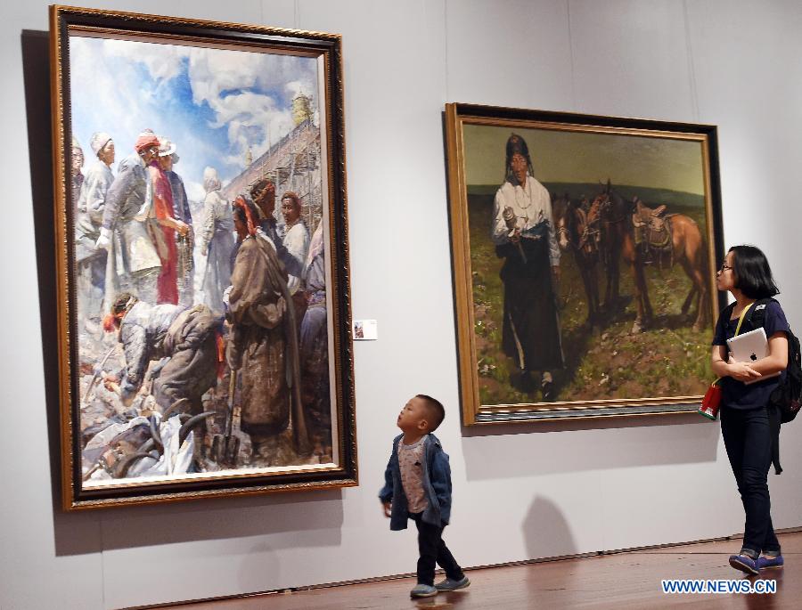 Exhibition held to celebrate Tibet's establishment