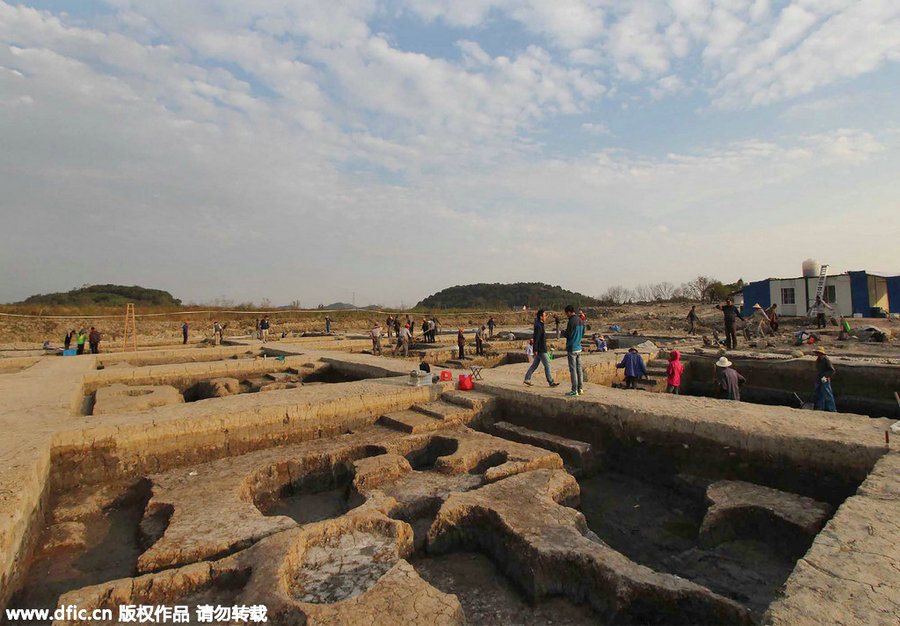 'Smiles from Ancient Times' exhibition held in Zhejiang