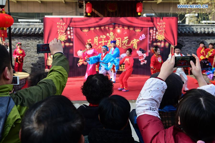 Celebrations take place to greet lantern festival in Anhui