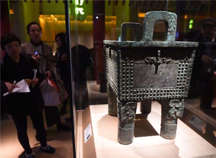 Relics from Yin Ruins on display in Beijing